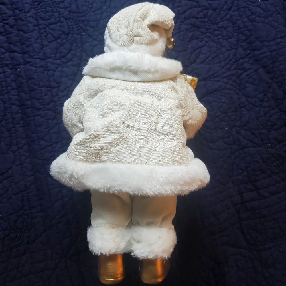 Pier 1 White And Gold Snowy Santa Decor Figure With Wreath